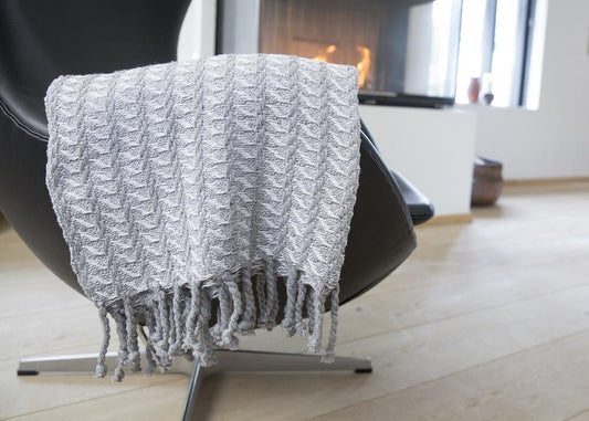 Pläd med fransar i 100% bomull – 135 x 200 cm.