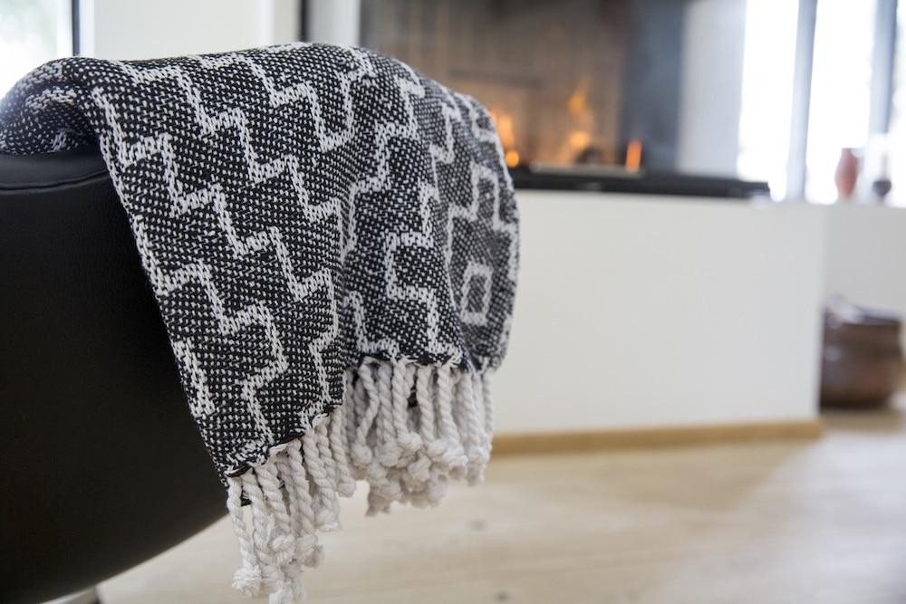 Pläd med fransar i 100% bomull – 135 x 200 cm.