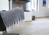 Pläd med fransar i 100% bomull – 135 x 200 cm.