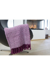 Behagelige og komfortable håndlavede plaid med frynser, dansk design, fairtrade, trustpilot, gode anmeldelser.